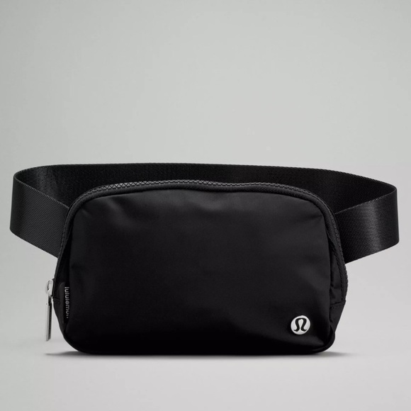 lululemon athletica Handbags - Lululemon Everywhere Belt bag